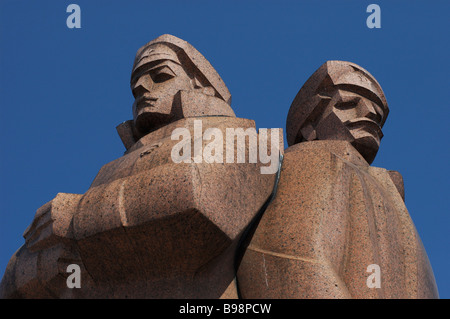 Rouge letton Rifleman statue commémore WW1 et conflit soviétique Riga Lettonie Banque D'Images