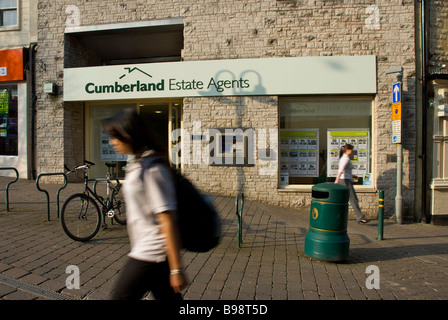 Succursale de Cumberland des Agents Immobiliers, rue Finkle, Kendal, Cumbria, Angleterre, Royaume-Uni Banque D'Images