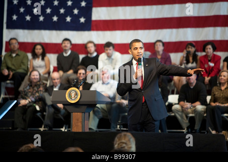 Le président Barack Obama lors d'une réunion à l'hôtel de ville de Miguel Contreras Learning Centre le 19 mars 2009 à Los Angeles Banque D'Images