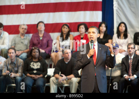 Le président Barack Obama lors d'une réunion à l'hôtel de ville de Miguel Contreras Learning Centre le 19 mars 2009 à Los Angeles Banque D'Images