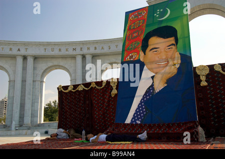Statue de la personnalité culte Turkmenbashy Turkmenbashi Banque D'Images