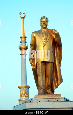 Statue de la personnalité culte Turkmenbashy Turkmenbashi Banque D'Images