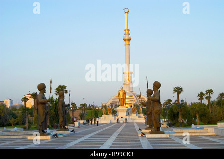 Statue de la personnalité culte Turkmenbashy Turkmenbashi Banque D'Images