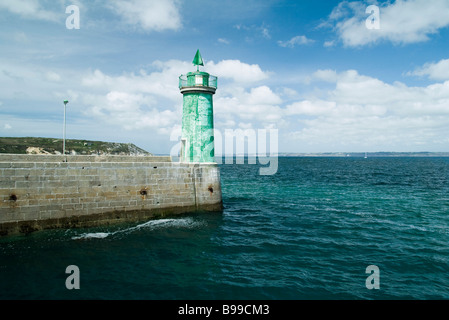 Phare, Camaret-sur-Mer, Bretagne, France Banque D'Images