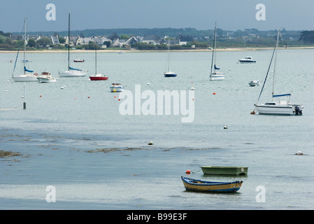 Bateaux de pêche au port, Bretagne, France Banque D'Images