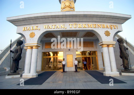 Statue de la personnalité culte Turkmenbashy Turkmenbashi Banque D'Images