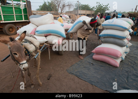 L'Afrique de l'Ouest Sahel Burkina Fasso Gorom Gorom l'un des plus grands marché hebdomadaire au Sahel Banque D'Images