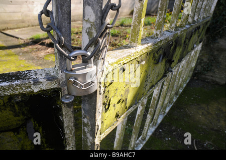 Une porte verrouillée Banque D'Images