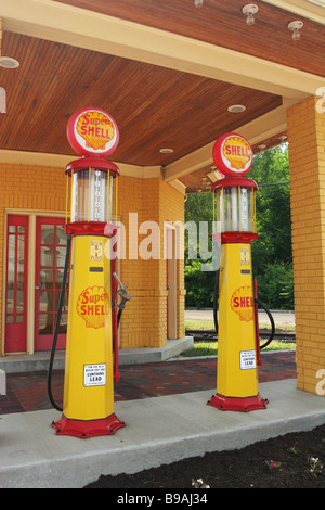 Station d'essence Shell rétablie au Liban en Ohio Banque D'Images