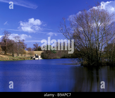 L'étang supérieur au début du printemps, Petworth Park, West Sussex, UK Banque D'Images