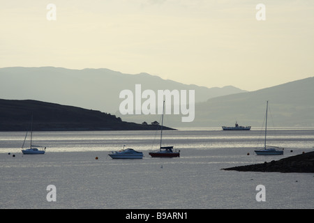 Vue sur le Firth of Clyde au crépuscule depuis Fairlie sur la côte ouest de l'Écosse, North Ayrshire, Écosse, Royaume-Uni Banque D'Images