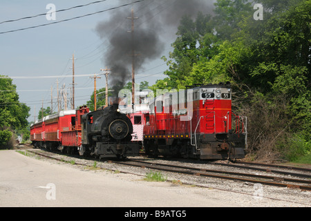 Flagg Coal Company 75 Locomotive à vapeur restauré et GP7 Electric Locomotive Diesel au Liban Mason Monroe Railroad Banque D'Images