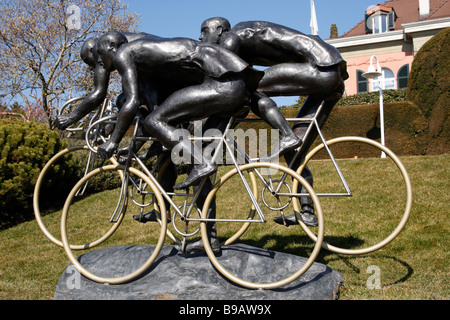 Sculpture intitulée olympia par GABOR MIHALY dans le parc olympique ouchy au sud de la ville de Lausanne Suisse Banque D'Images