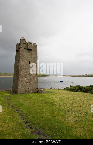 Granuaile's Tower, Kildavnet. Un bel exemple d'un xve siècle tour irlandaise maison debout à l'embouchure de l'Achill Sound Banque D'Images