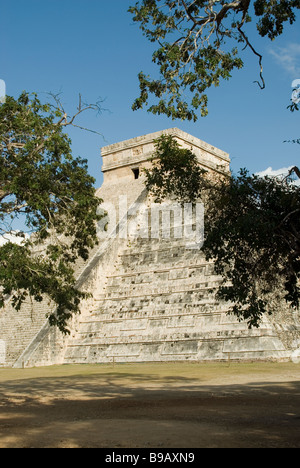 El Castillo, Ancinet site Maya, Chichen Itza, Mexique Yucatan Banque D'Images