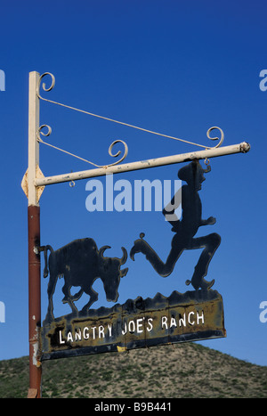 Signe en fer forgé au ranch entrée à Langtry sur nous 90 autoroute à Stockton plateau dans le Comté de Val Verde Texas USA Banque D'Images