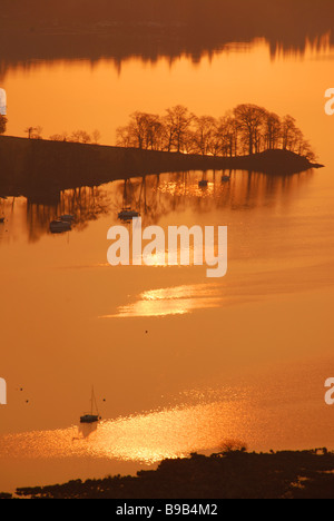 Le lever du soleil sur le lac Windermere, prises à partir de Loughrigg est tombé Banque D'Images