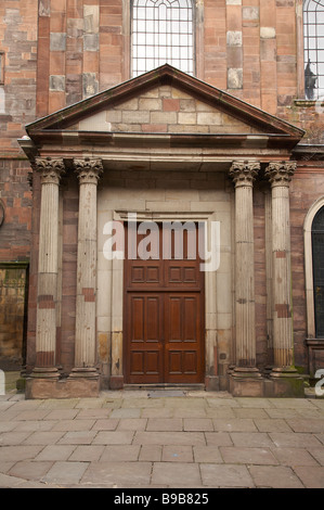 Porte de l'Église à l'église St Ann à Manchester, UK Banque D'Images