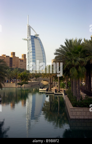 Burj Al Arab de Madinat Banque D'Images