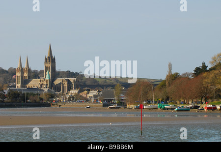 À la recherche de la cathédrale de Truro Truro, Cornwall, Angleterre river Banque D'Images