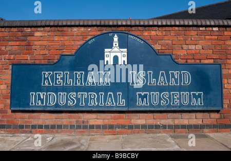 Inscrivez-vous sur un mur de brique pour Kelham Island Museum industrielle, Sheffield, South Yorkshire, Angleterre Banque D'Images