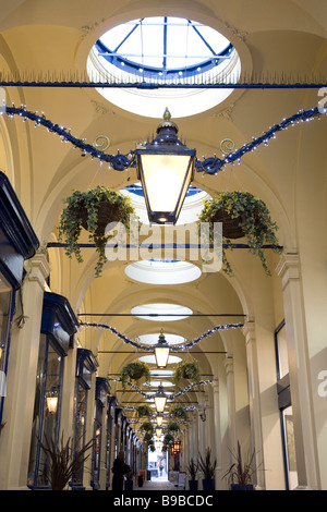 Royal Opera Arcade à Noël, St James, Londres, Angleterre Banque D'Images