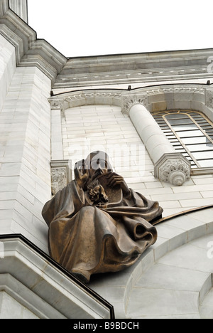 Fragment de façade avec hauts-reliefs de la Sainte Cathédrale de Christ le Sauveur Banque D'Images
