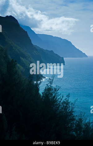 La côte de Na Pali sur l'île de Kauai, Hawaii prises à partir de la 11 mile Kalalau trail. Banque D'Images