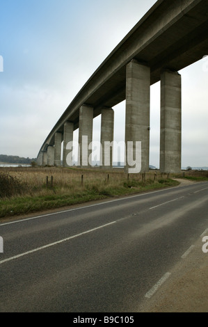 L'Orwell bridge près d'Ipswich dans le Suffolk, transportant du trafic sur l'A14/A12 autour de Ipswich à Felixstowe docks Banque D'Images