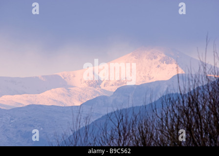 Beinn a Chroin, un Munro dans les Highlands écossais, sur un matin hivers Banque D'Images
