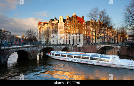 Bateau de tourisme sur le Canal Prinsengracht Amsterdam Pays-Bas Banque D'Images