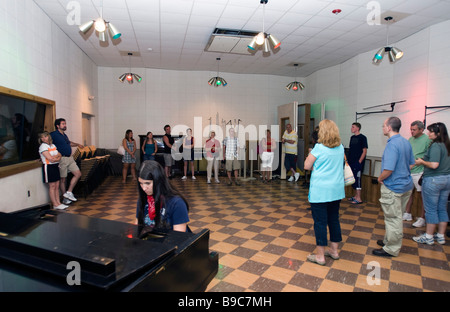 Tour group in Studio B de RCA Nashville Tennessee USA Banque D'Images