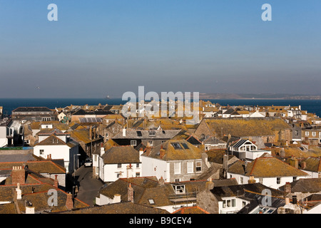 La vue depuis la galerie Tate St Ives sur les toits de St Ives, Cornwall, UK Banque D'Images