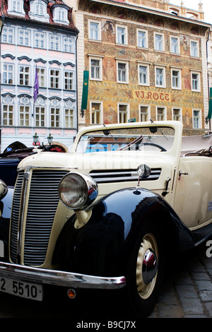 Vieille voiture Prague avant-guerre vue avant à Prague. Banque D'Images