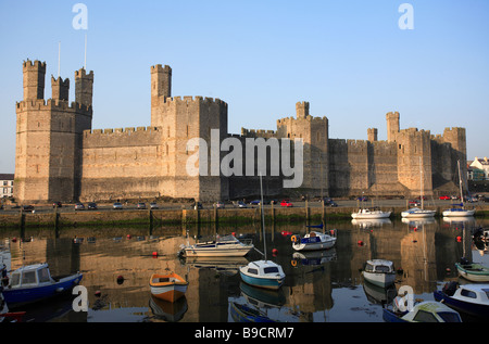 Château de Caernarfon Gwynedd au nord du Pays de Galles UK Royaume-Uni UE Union Européenne Banque D'Images