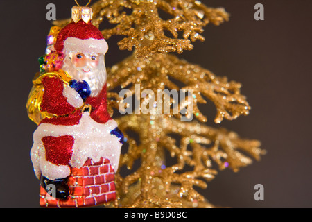 De père noël arbre de Noël étincelante Banque D'Images