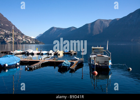 Bateaux à quai sur le lac de Lugano, à Lugano Suisse Banque D'Images