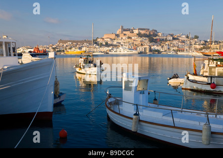 Vieille ville portuaire ou Eivissa Ibiza Ibiza Iles Baléares Espagne Banque D'Images