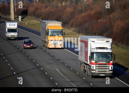 La circulation des camions poids lourds sur l'A1/M d'autoroute près de Peterborough Cambridgeshire Banque D'Images