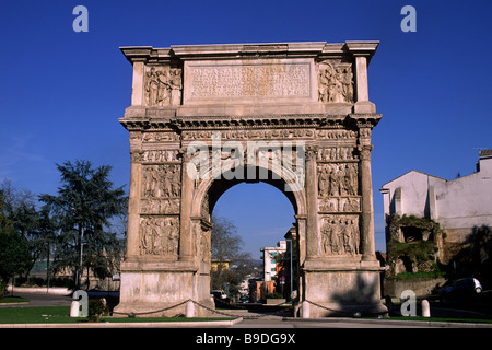 Italie, Campanie, Bénévent, arche de Trajan Banque D'Images
