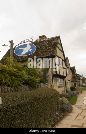 L'usine et Old Swan gastro pub et restaurant Angleterre Oxfordshire Minster Lovell Banque D'Images