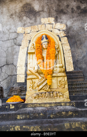 Statue de Bouddha dans un temple, Temple de la Mahabodhi, Bodhgaya, Gaya, Bihar, Inde Banque D'Images