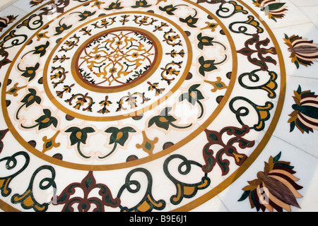 Motif floral sur le plancher, le Golden Temple, Amritsar, Punjab, India Banque D'Images