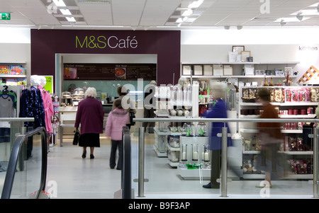 Photo de l'intérieur de Marks and Spencer Croydon Banque D'Images