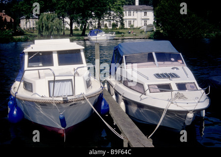 Boats on River Thames, Henley on Thames, Oxfordshire, UK Banque D'Images