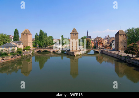 Pont sur rivière, Les Ponts Couverts, Ill, Alsace, Strasbourg, France Banque D'Images