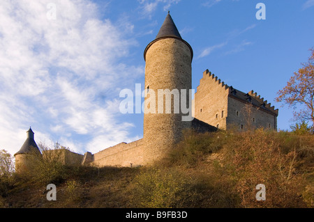Low angle view of château sur la colline parlementaire, Bourscheid, Ettelbruck, Luxembourg Banque D'Images