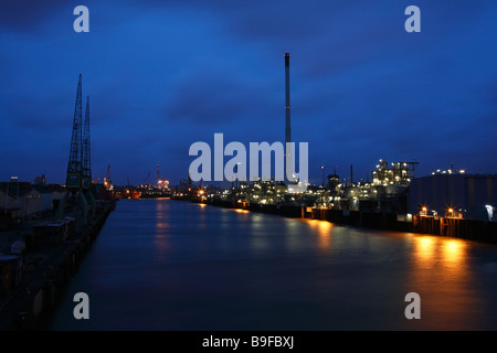 Harbour éclairés la nuit, Hambourg, Allemagne Banque D'Images