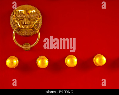 Close-up de poignée de porte, Temple Miaoying, Beijing, Chine Banque D'Images