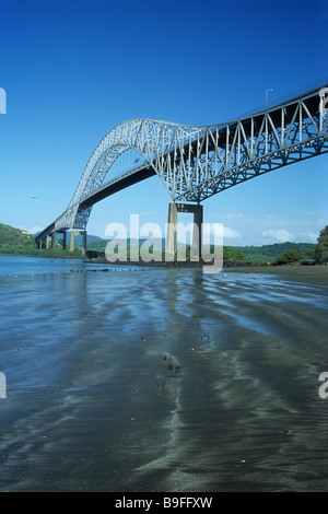 Pont des Amériques / Puente de las Americas au Canal de Panama sur le côté du Pacifique Banque D'Images